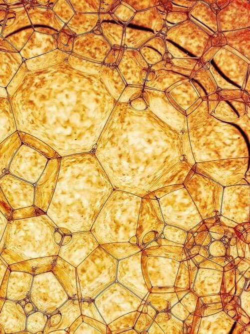 Primer plano de aceite lubricante amarillo