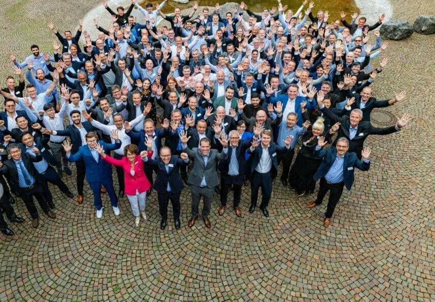 Reunión de personal desde arriba