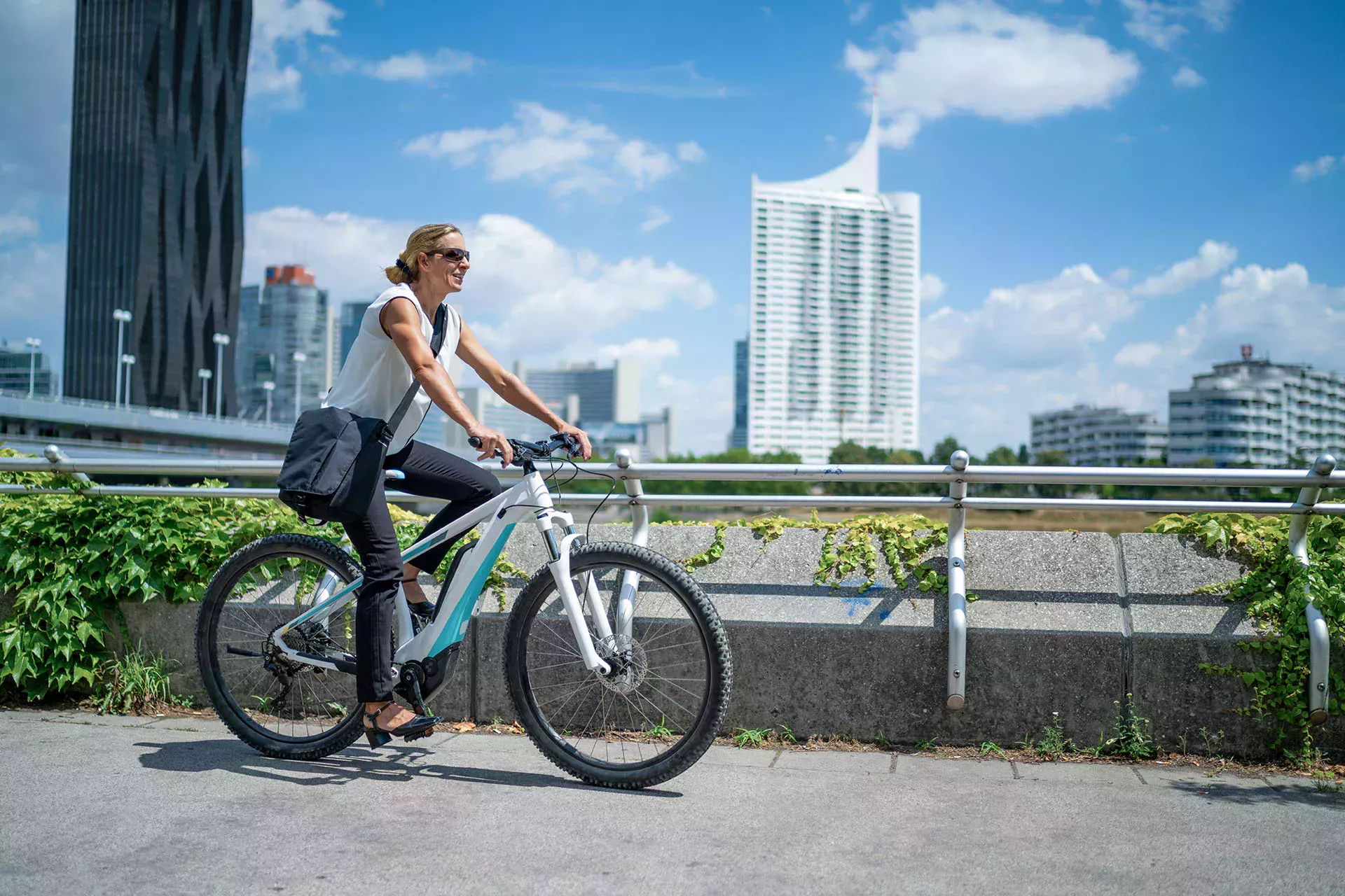 Mujer en bicicleta