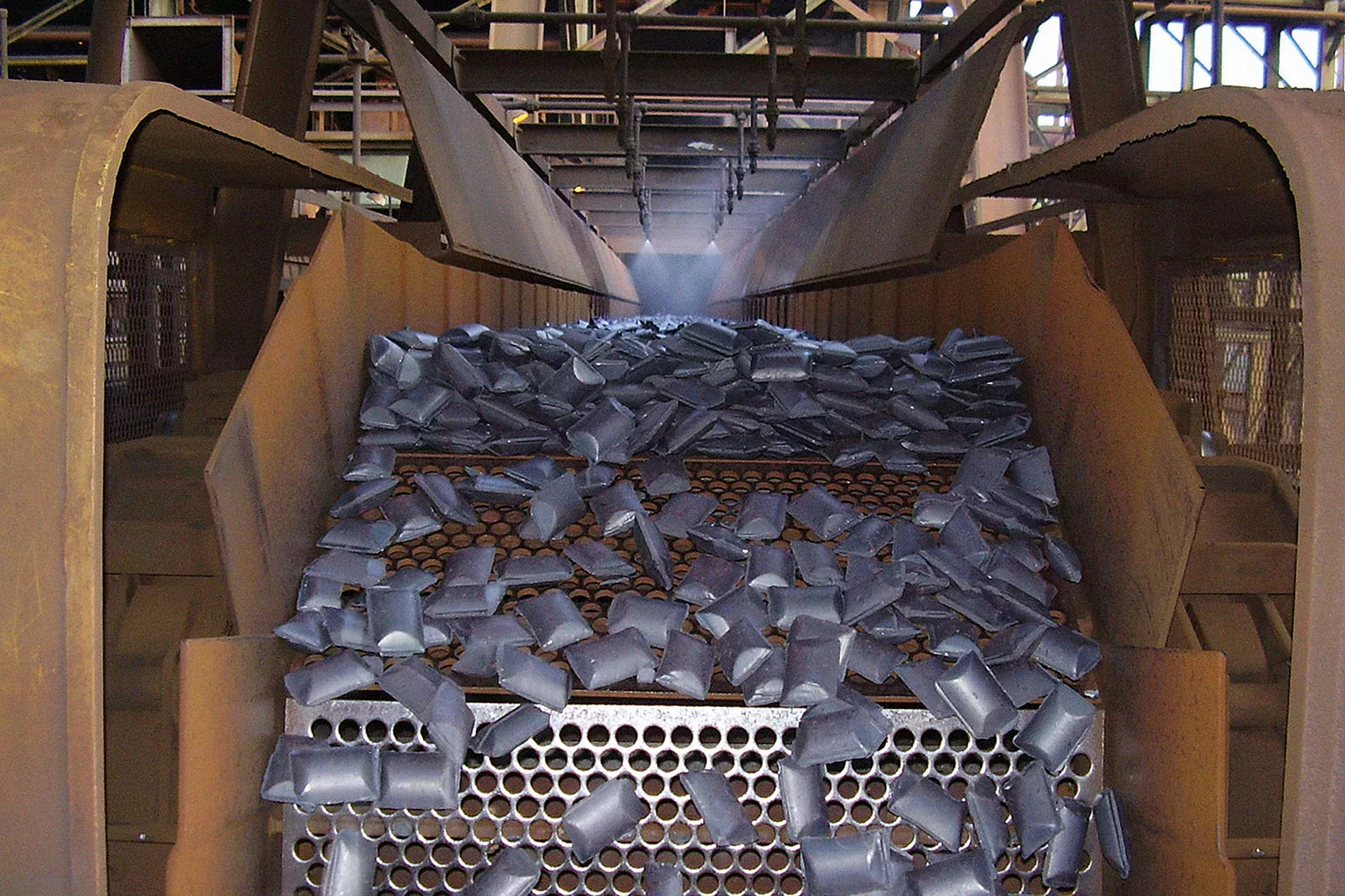 Acero en la cadena de montaje